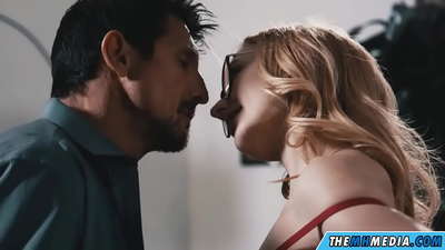 Romanttista seksiä lutkaisen blondin kanssa